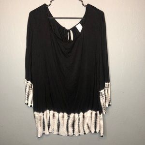 Black and white baggy shirt